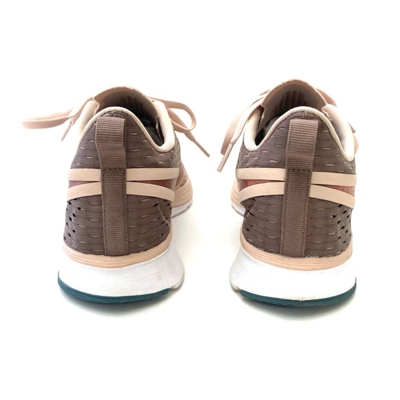 Nike Women’s Zoom Strike 2 Low Running Trainer - Picture 5 of 14